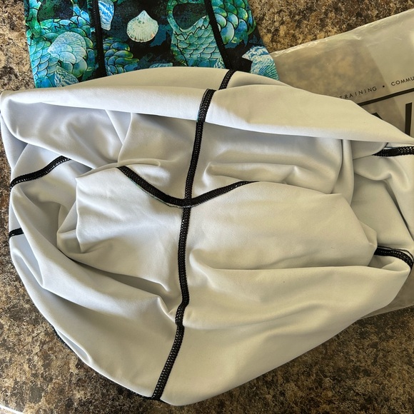 CVG mermaid leggings , excellent condition - Picture 3 of 3